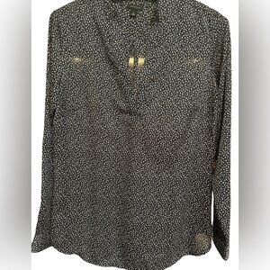 🔥🖤ANN TAYLOR black print blouse size S.  Beautiful, rich looking fabric!